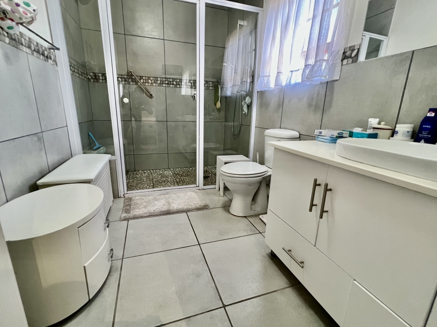 3 Bedroom Property for Sale in Stilbaai Wes Western Cape